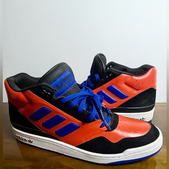 𝗔𝗱𝗶𝗱𝗮𝘀 𝗠𝗶𝗱 𝗛𝗶𝗴𝗵-𝗧𝗼𝗽- 𝗕𝗹𝗮𝗰𝗸 𝗕𝗹𝘂𝗲 𝗥𝗲𝗱. 𝗡𝗘𝗪 - Picture 3 of 4